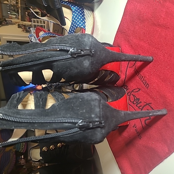 Christian Louboutin - Picture 4 of 8